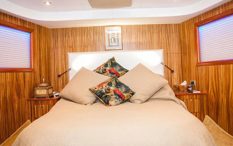 Master bedroom with luxury finish – Vasco De Gama yacht rental Dubai by Mala Yachts