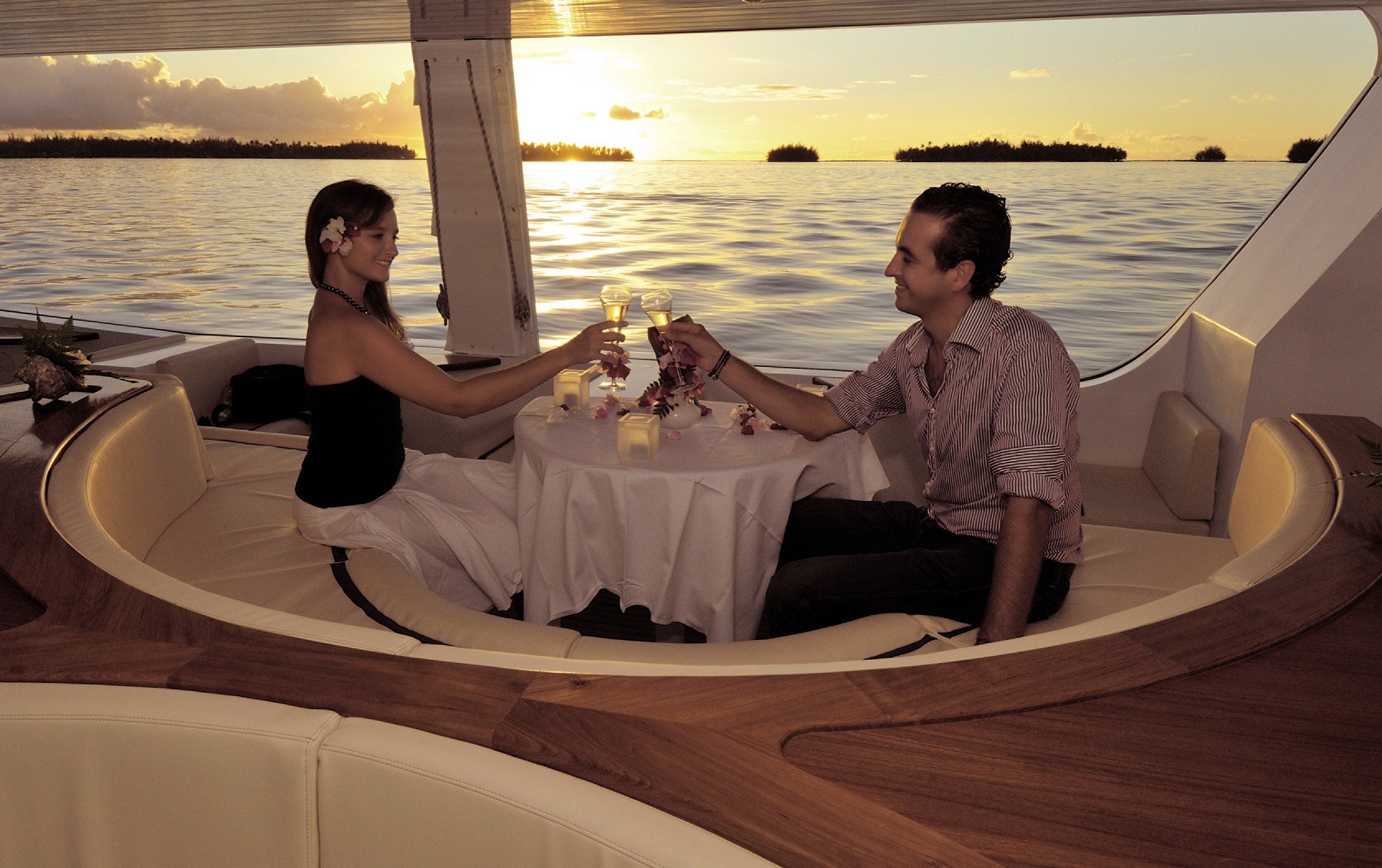 Have Yacht Dinner Date