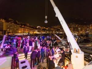 How can you plan a corporate event in Dubai?