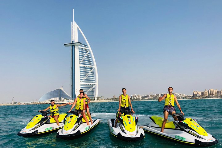 Entertain your loved ones with some water sports 