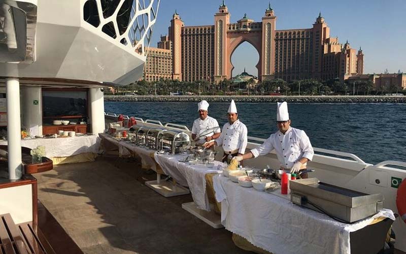 boat cruise dubai