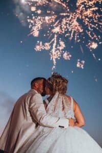 Stunning Wedding Anniversary Decoration For Romantic Yacht Evenings