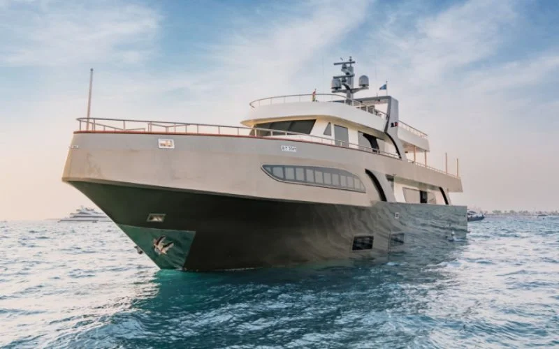 Side view of D3 33 Yacht cruising near the shore