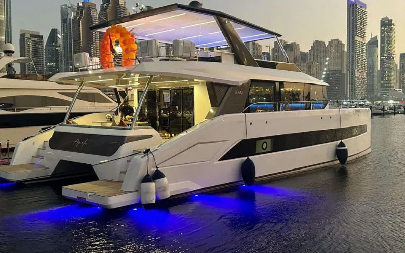 "61SW yacht cruising in the open sea – Mala Yachts top-rated yacht rental in Dubai"