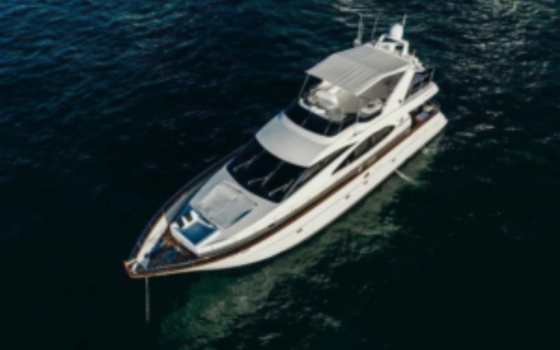 Azimut 81 yacht anchored near Palm Jumeirah – yacht rental in Dubai by Mala Yachts