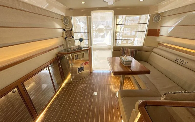 Modern lounge area inside the Riviera yacht with plush sofas and sleek design – relax in comfort with Mala Yachts’ yacht rental in Dubai.