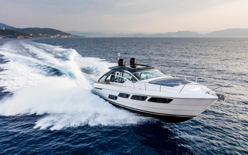 Sleek luxury yacht speeding through the water – Mala Yachts offering exclusive yacht rental in Dubai